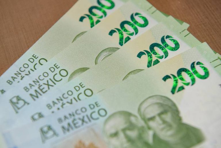 El Peso cierra por  quinto día con ganancias