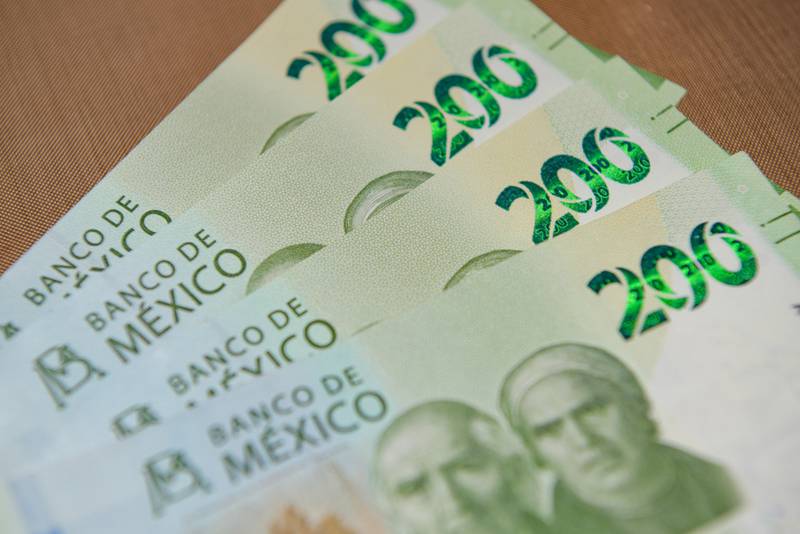 El Peso cierra por  quinto día con ganancias