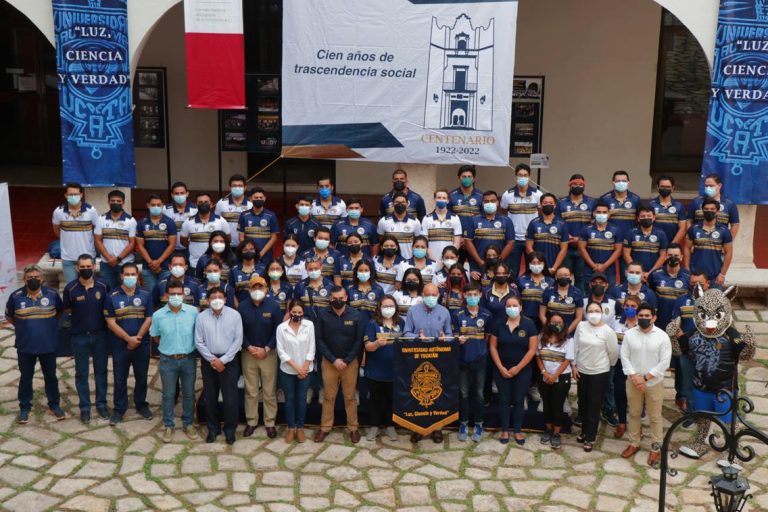 Abanderan delegación UADY a la Universiada Nacional