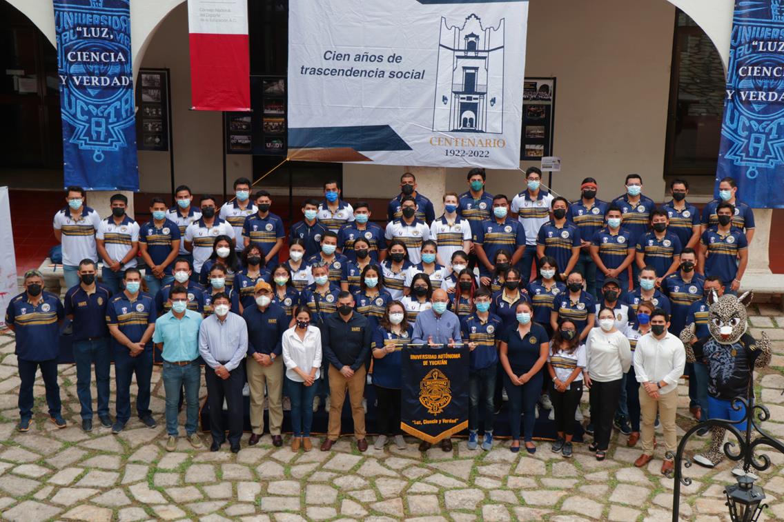 Abanderan delegación UADY a la Universiada Nacional