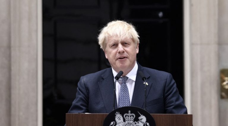 Boris Johnson renuncia como primer ministro británico tras escándalos y crisis en gobierno