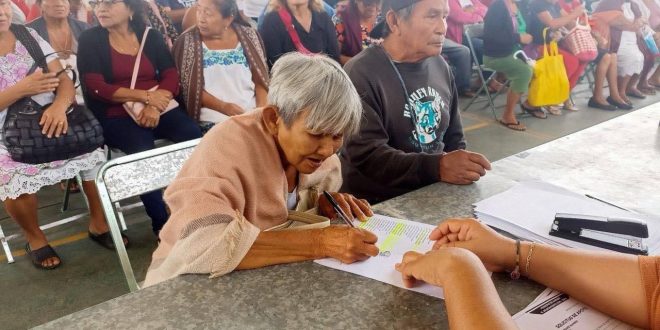 Adultos Mayores de Kanasín reciben apoyos del Programa de Asistencia Social municipal