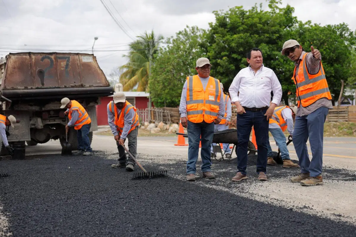 Llevan Plan Bienestar al sur de Mérida para pavimentar calles