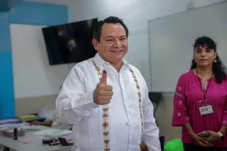 1-a-huacho-diaz-mena-vota-eleccion-judicial-1024x683-1